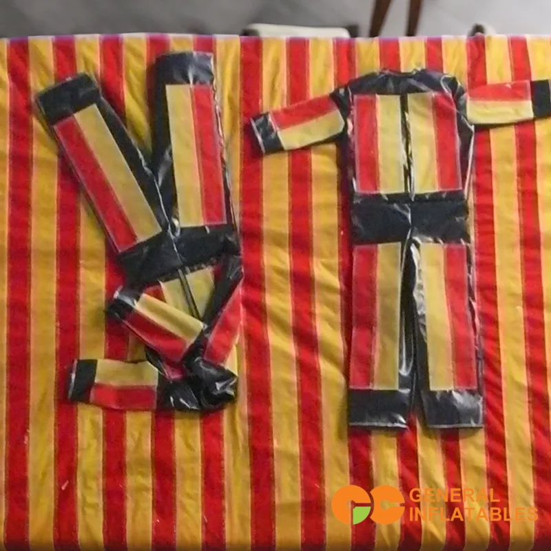 A-024 Traje De Velcro